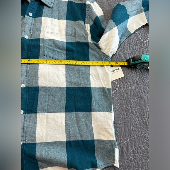 Arizona Men’s Blue Coral Plaid Button Down Flannel Shirt NWT Size Medium - Picture 3 of 8